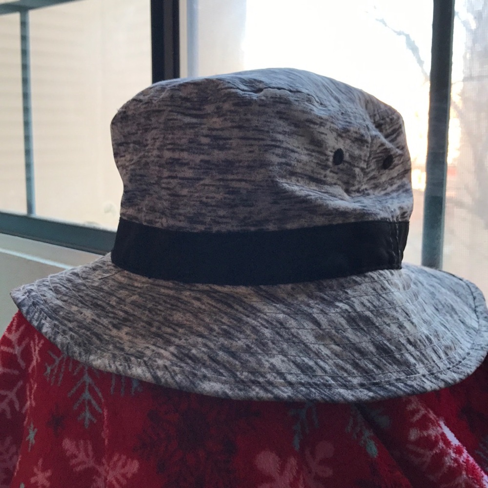 Bucket hat